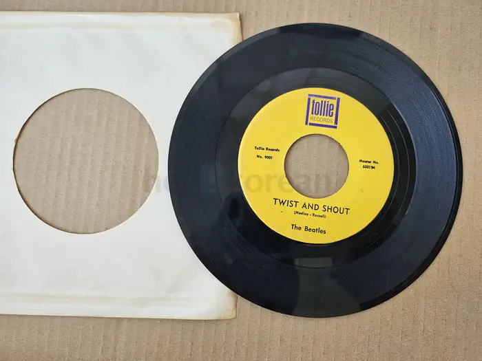 The Beatles - Twist And Shout 45 RPM  Tollie Records 9001, 1964 Original US Pressing in Manhattan, NY