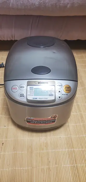 Zojirushi 10인용 Rice Cooker for Sale. in Queens, NY