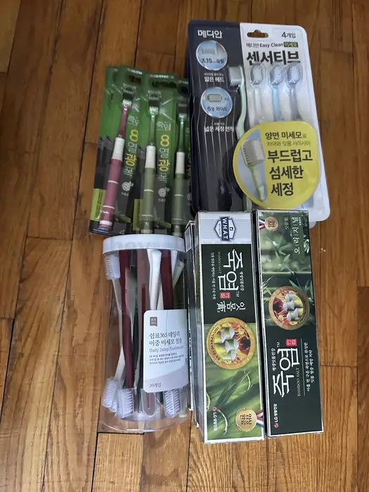 칫솔 치약 세트 (먼저 연락주시는분) in Bergen County, NJ