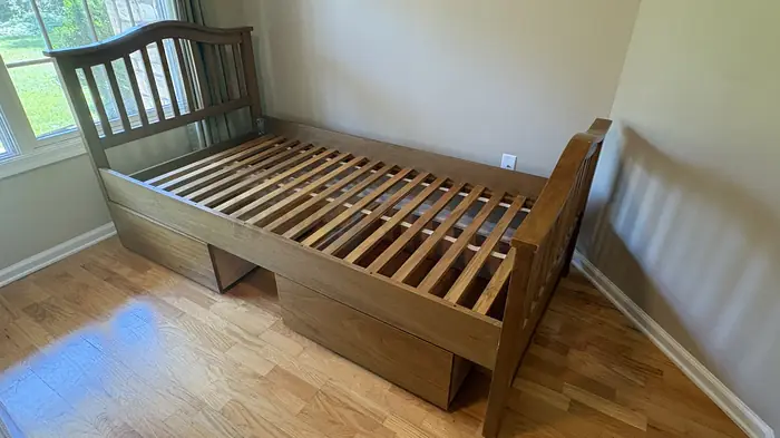 까사미아 원목 싱글 침대 + 수납서랍 2개 in Bergen County, NJ