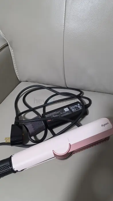 다이슨 에어스트레이트너 Dyson Airstrait™ dryer and straightener in Bergen County, NJ