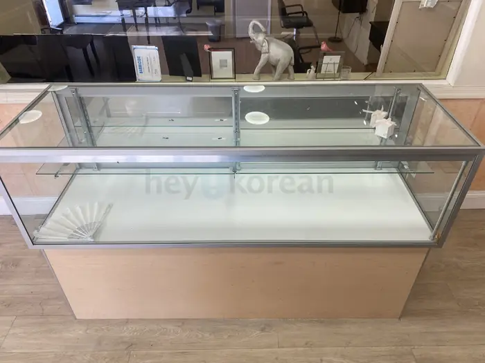 Display 장을 for Sale in Bergen County, NJ
