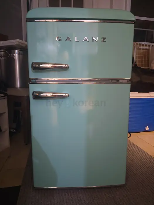 Galanz 미니 냉장고 in Queens, NY