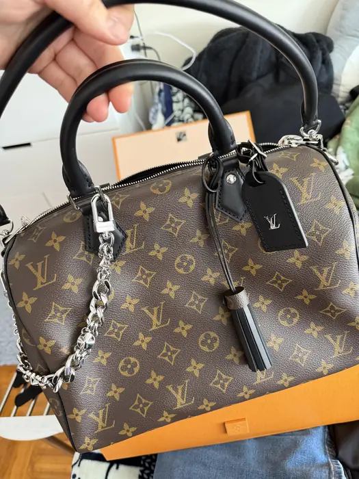 새것 LV Speedy Soft 30 Dark in Bergen County, NJ