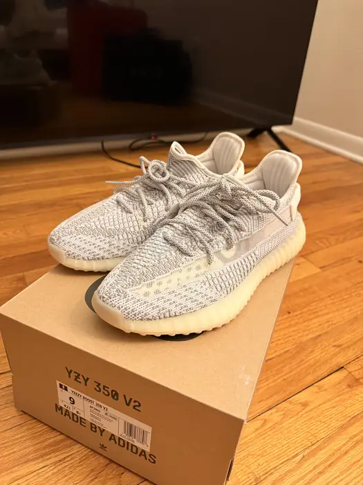 Yeezy Boost 350 V2 이지부스트 in Bergen County, NJ
