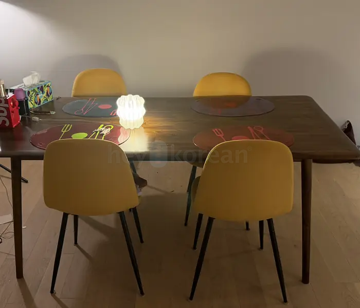 Solid Wood Dining Table + 4 Velvet Chairs / 원목 다이닝 테이블 + 벨벳 Chair 4개 세트 in Manhattan, NY