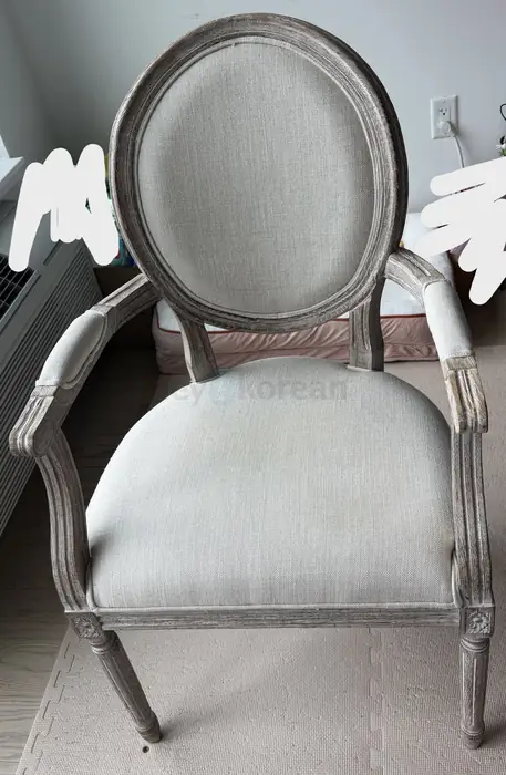 원목 암체어 2개 세트 (상태좋음) Vintage French Round Fabric Dining Armchair in Bergen County, NJ