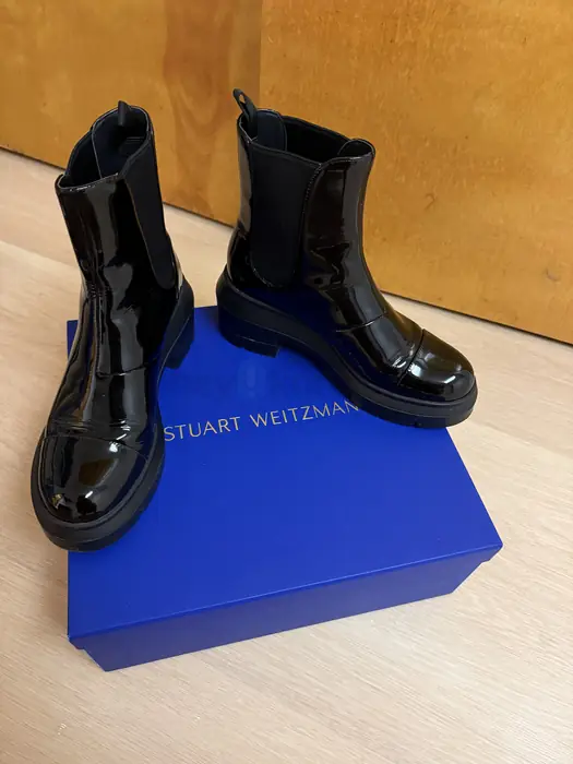 Boots in Queens, NY