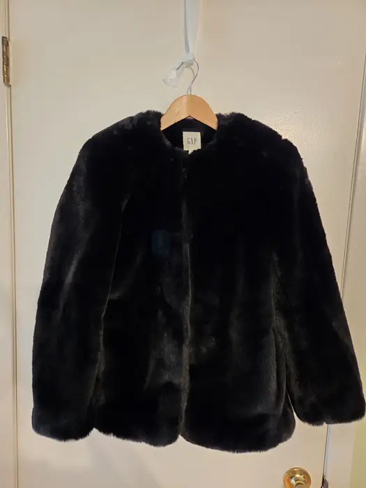 GAP Women's Faux Fur Jacket - Size XS - Black - Like New! in Bergen County, NJ