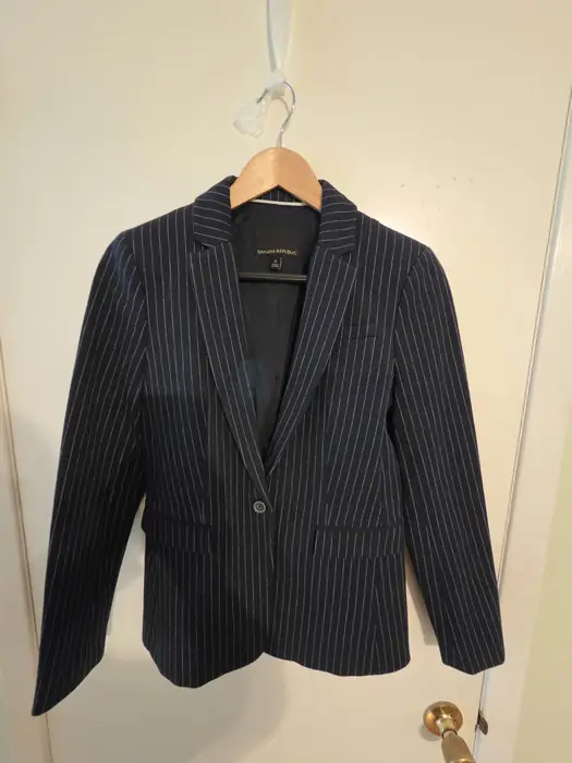Banana Republic Pinstripe Blazer - Size 0 - Navy Blue - Excellent! in Bergen County, NJ