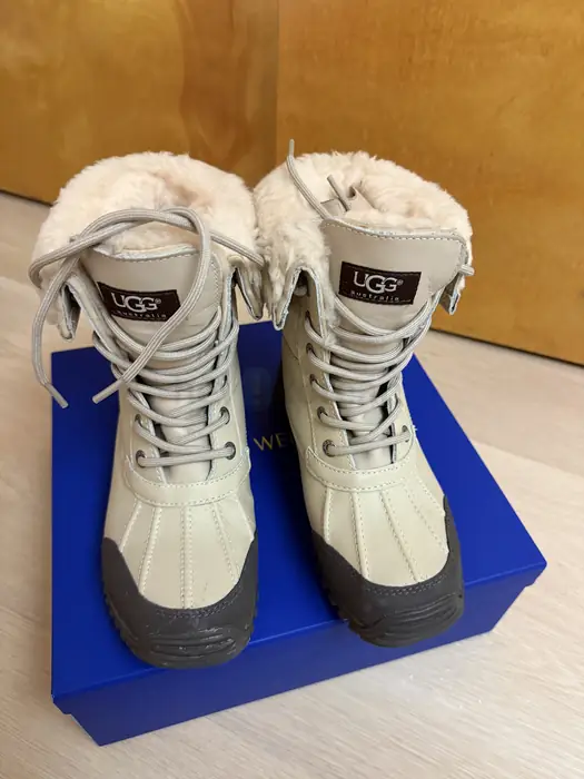 Ugg snow boots in Queens, NY