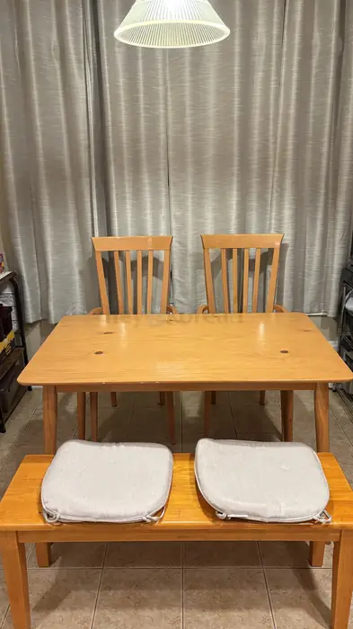 4인용 Dining Table (Chair2개, 벤치Chair 1개 포함) in Bergen County, NJ