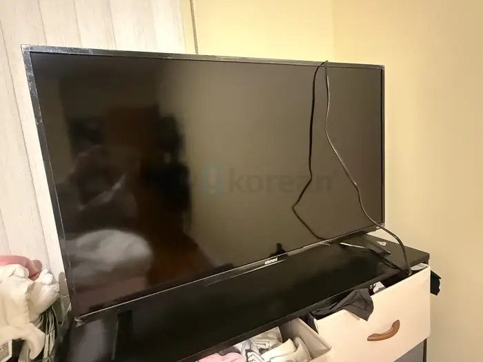Like new Element 40-inch 1080p HD Xumo TV in Queens, NY