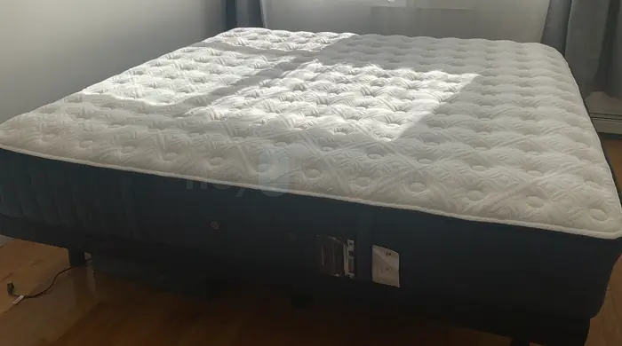Stearns & Foster 킹사이즈 매트리스 + Sealy 전동 조절 베이스 판매합니다 in Queens, NY