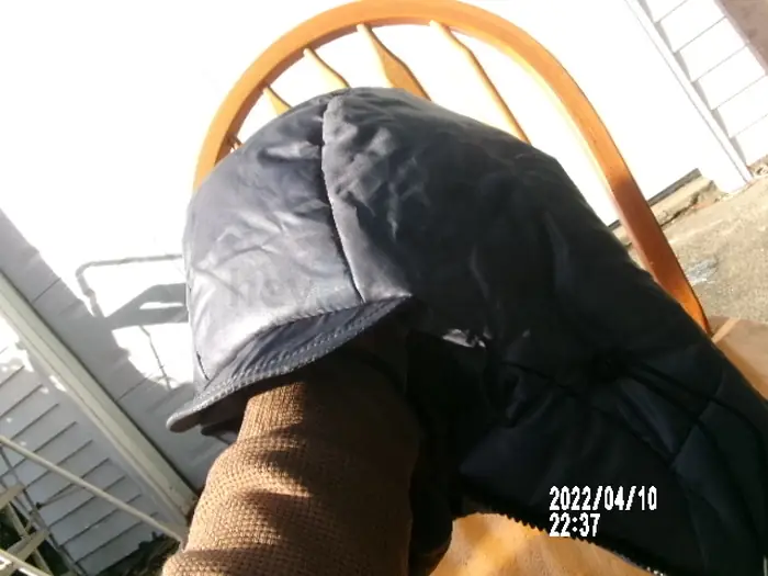 목까지 지퍼로 방어 모자 in Queens, NY