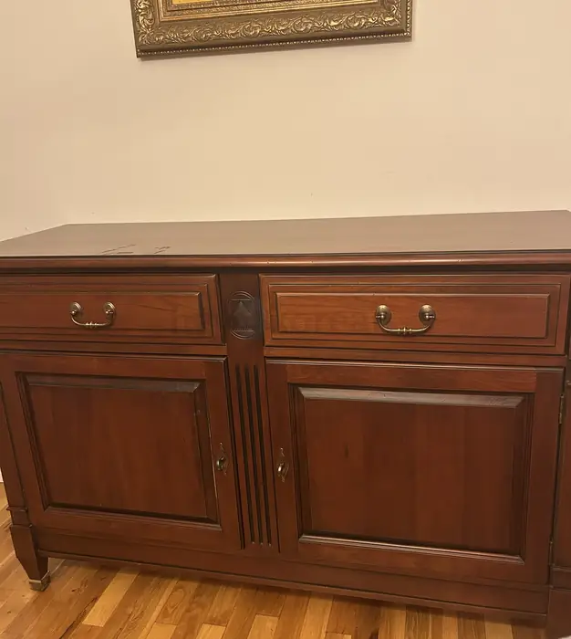 고급 원목 수납장 판매합니다 – 상태 양호 in Bergen County, NJ