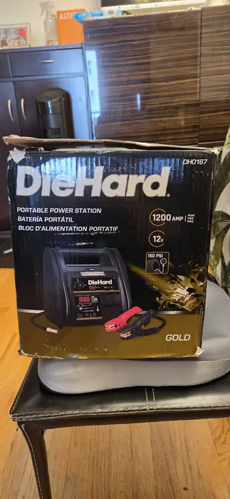 DieHard Gold 포터블 파워스테이션 / 점프스타터 & 공기압 펌프 (DH0167) in Queens, NY
