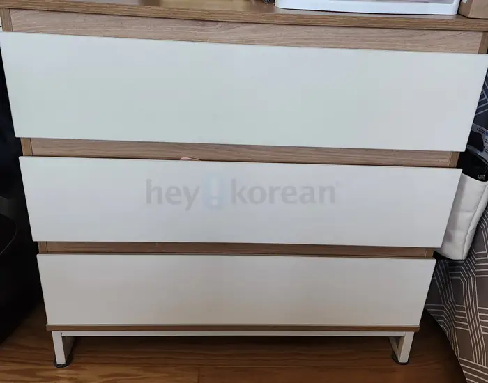 3단 Dresser in Queens, NY