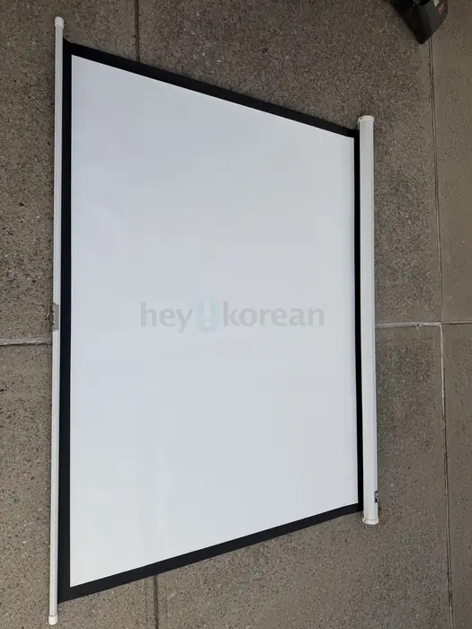 롤 다운 스크린 80인치 (64“x48”)