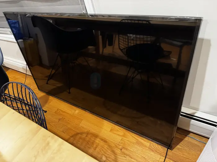 사용감 거의 없는 엘지 65인치 4K 스마트 TV in Bergen County, NJ