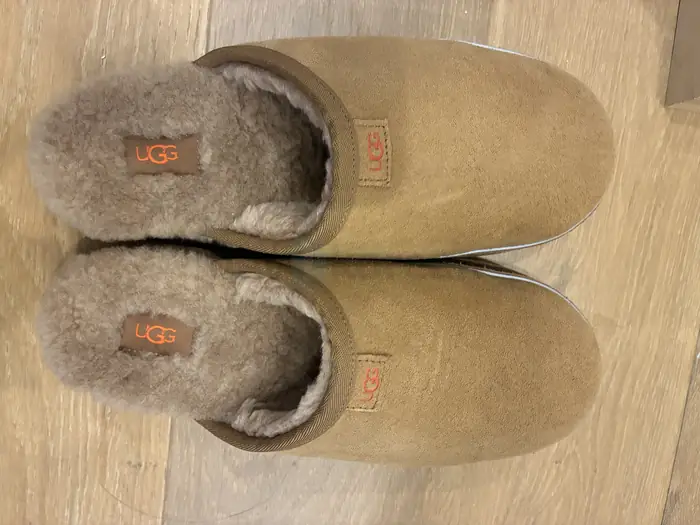 Ugg 슬리퍼 팔아요 in Bergen County, NJ