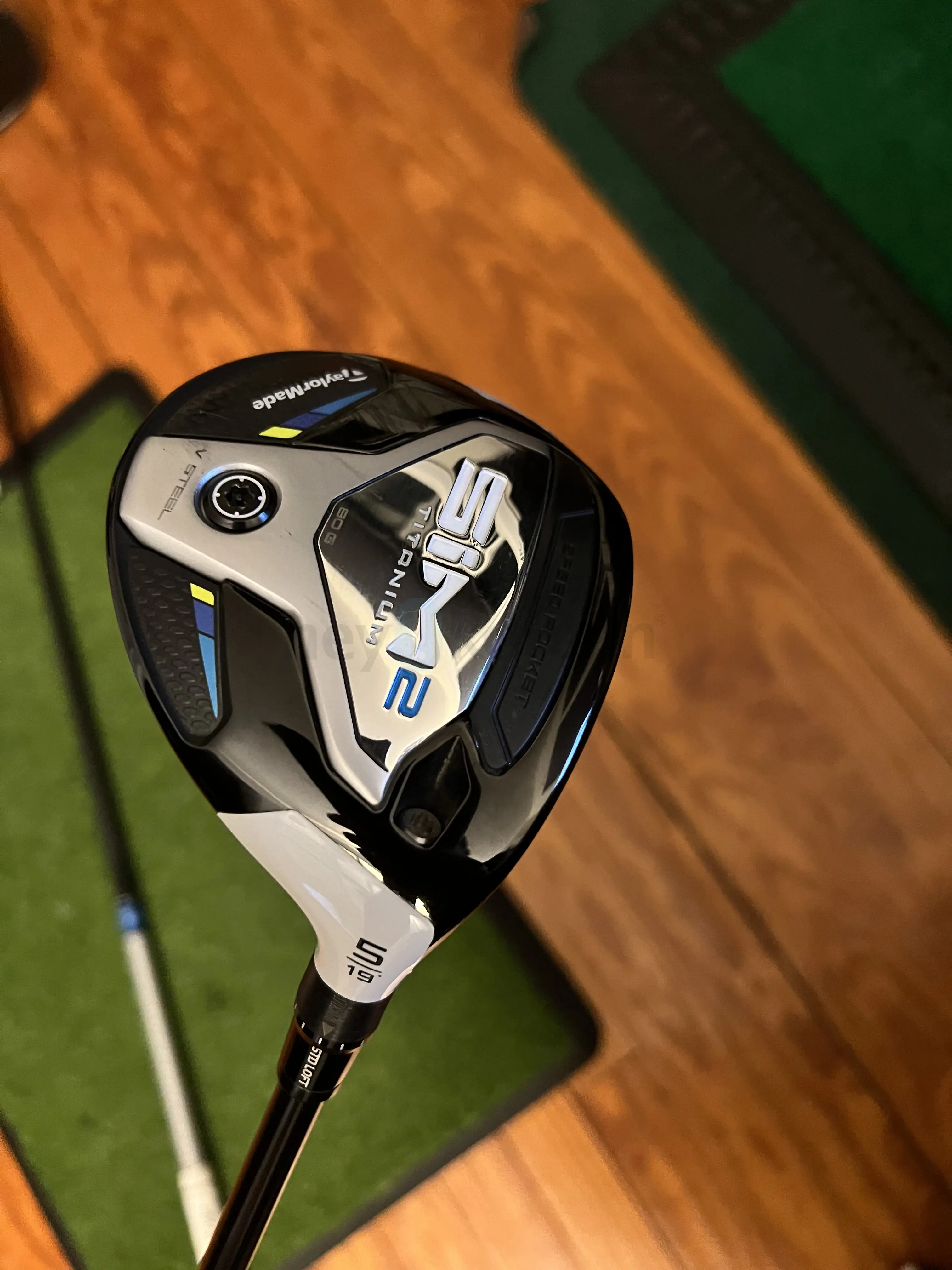 taylormade SIM2 driver and 5wood titanium