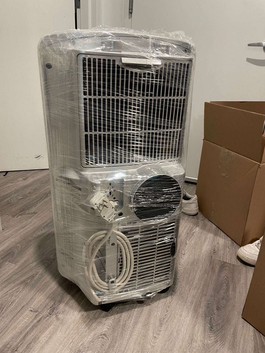 LG Dual Inverter Portable Air Conditioner with Remote and WiFi ControlTU