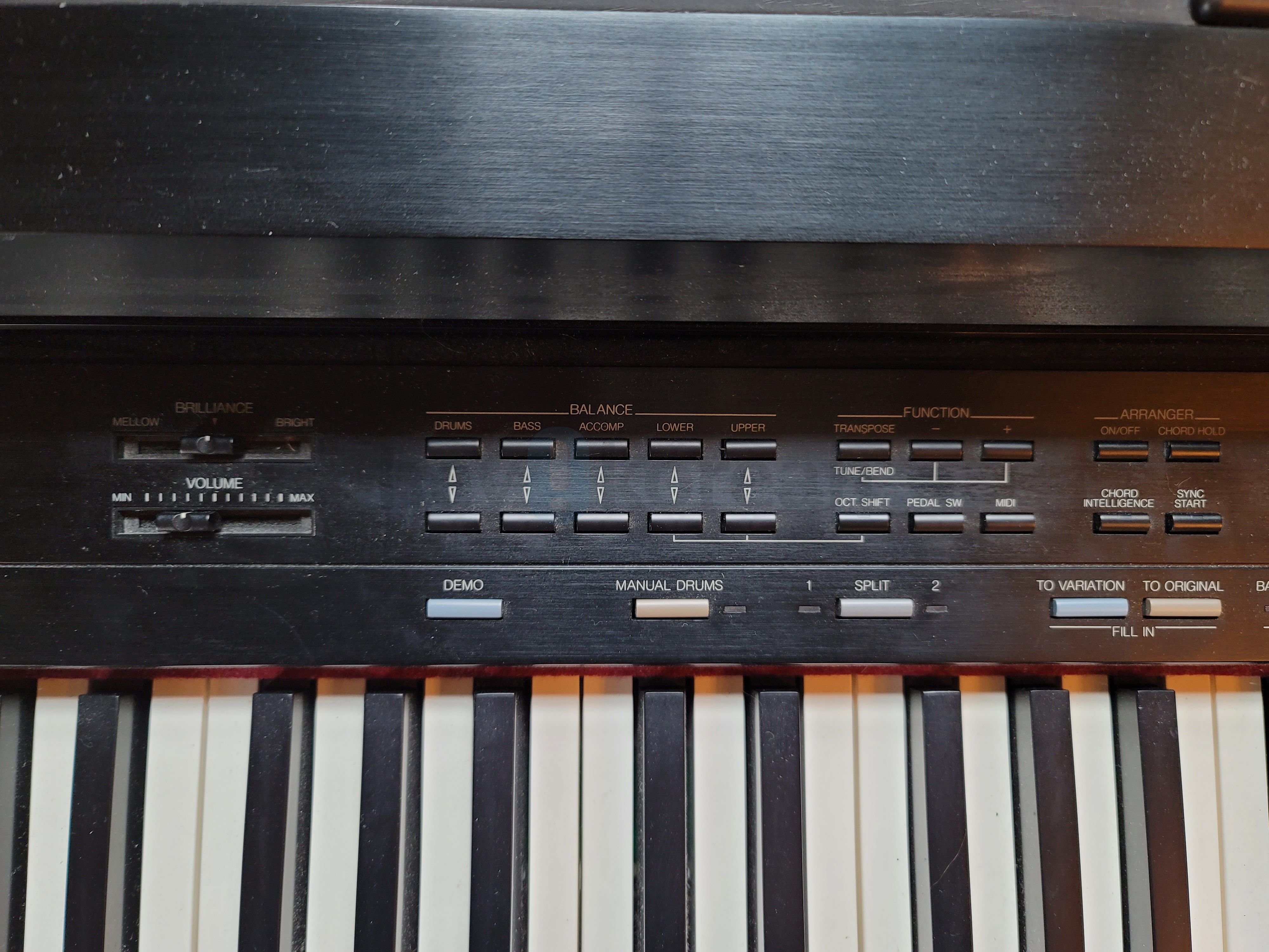 Roland KR3000 Digital Piano