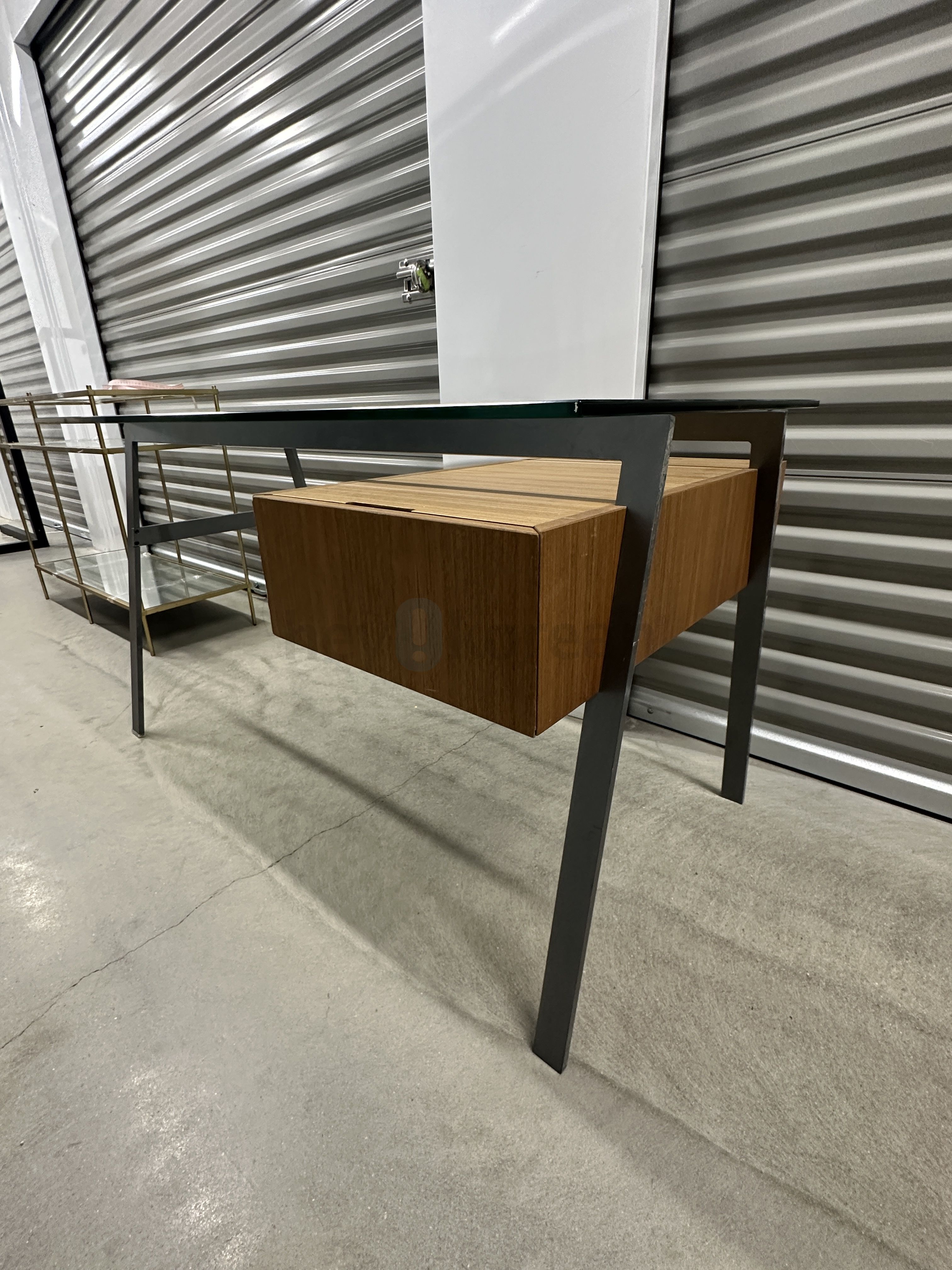 Design Within Reach desk 팝니다