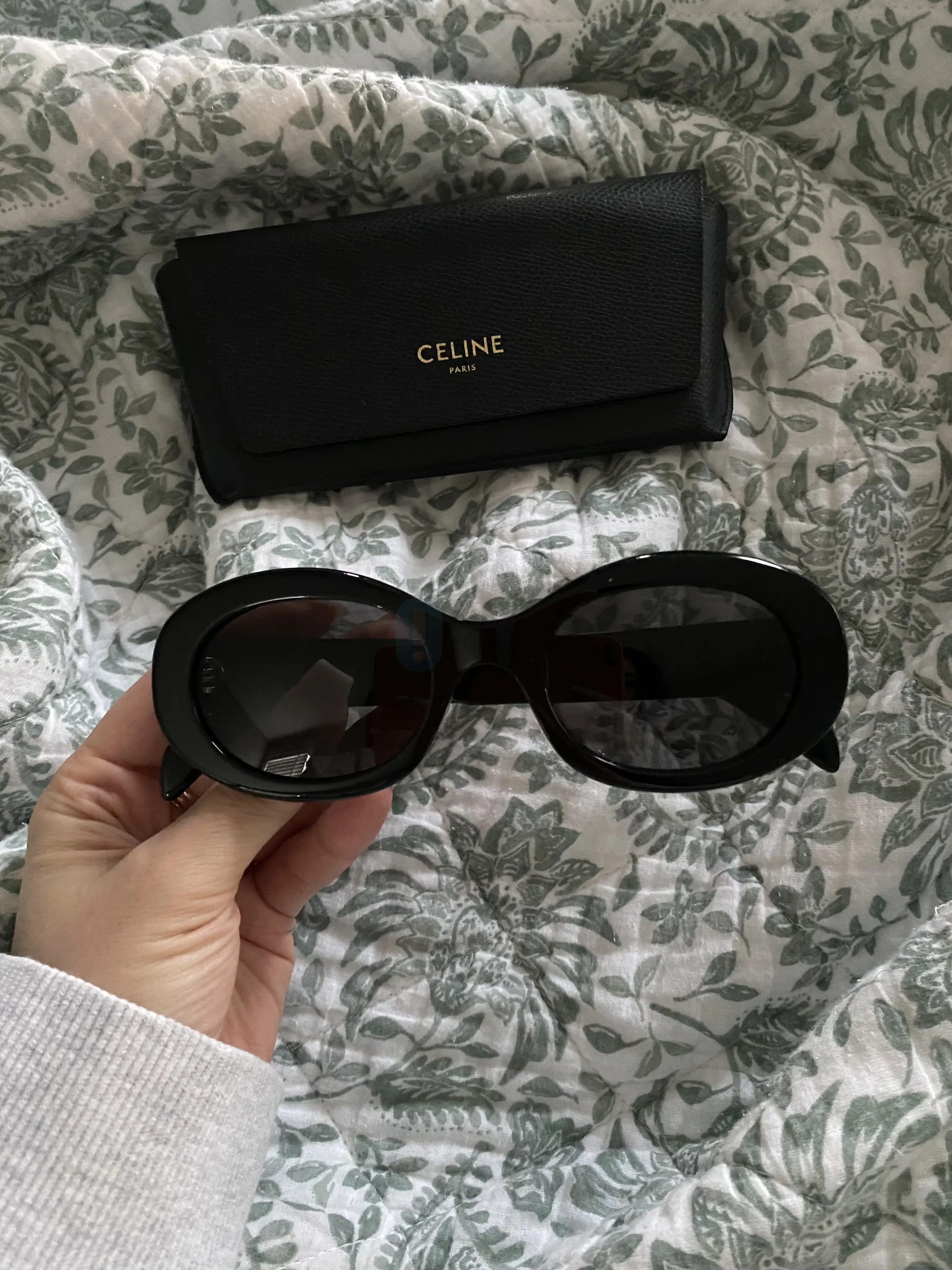 サングラス Celine Eyewear Oval sunglasses Oval sunglasses in white - Celine Eyewear | Mytheresa