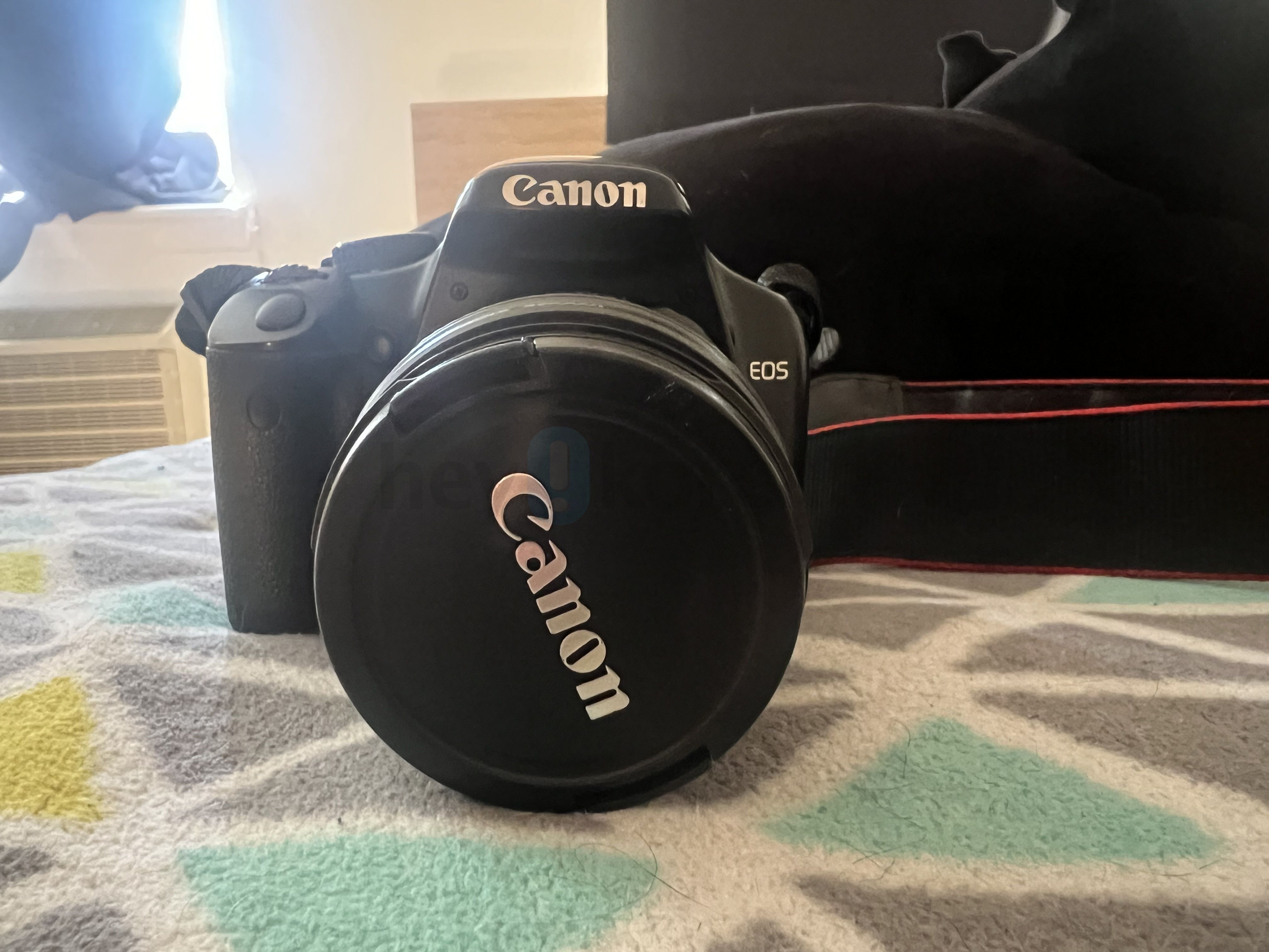 Canon EOS Rebel XSi / 450D 12.2MP Digital SLR Camera
