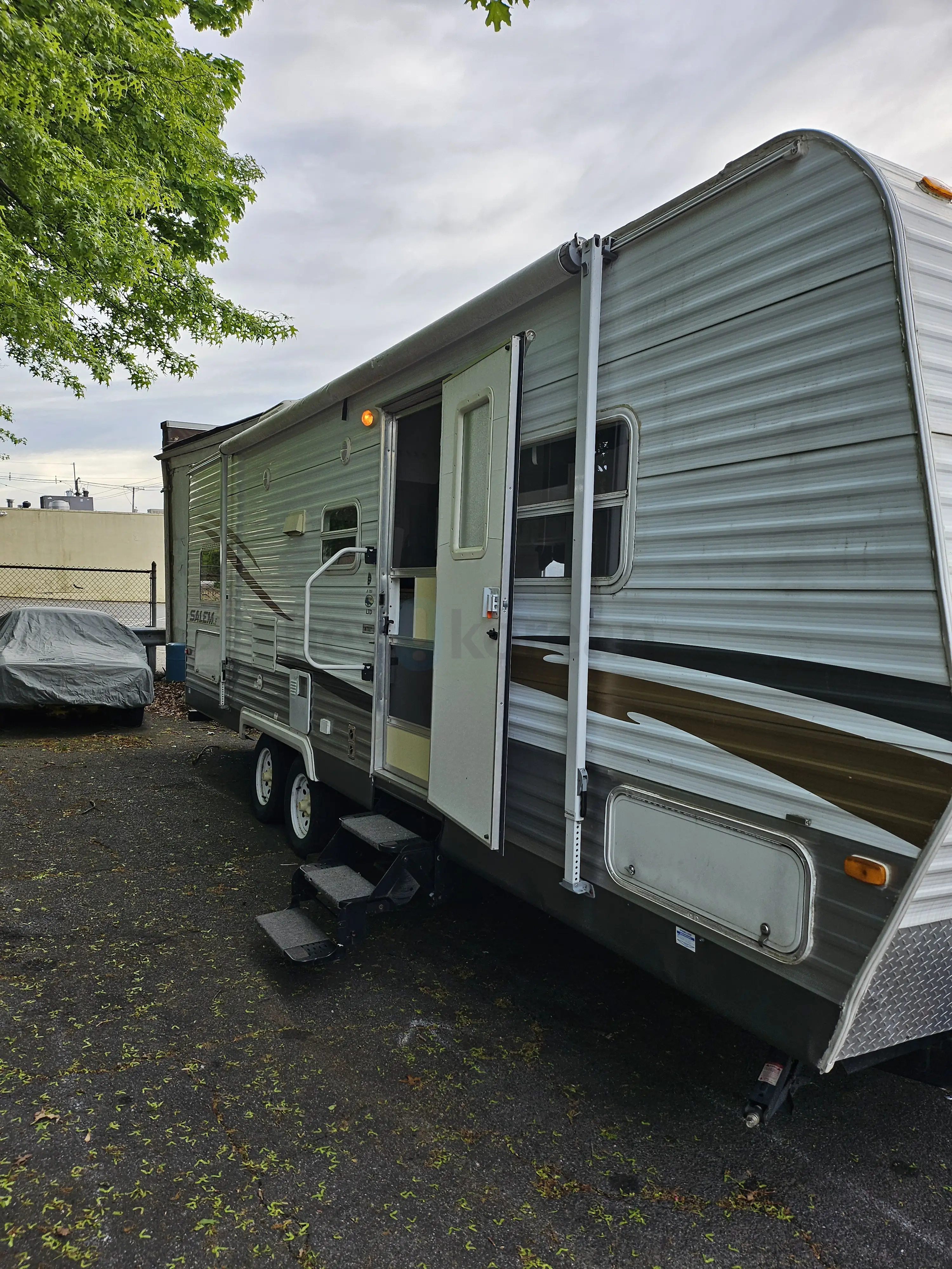 Fifth Wheel - travel trailer in gently used condition