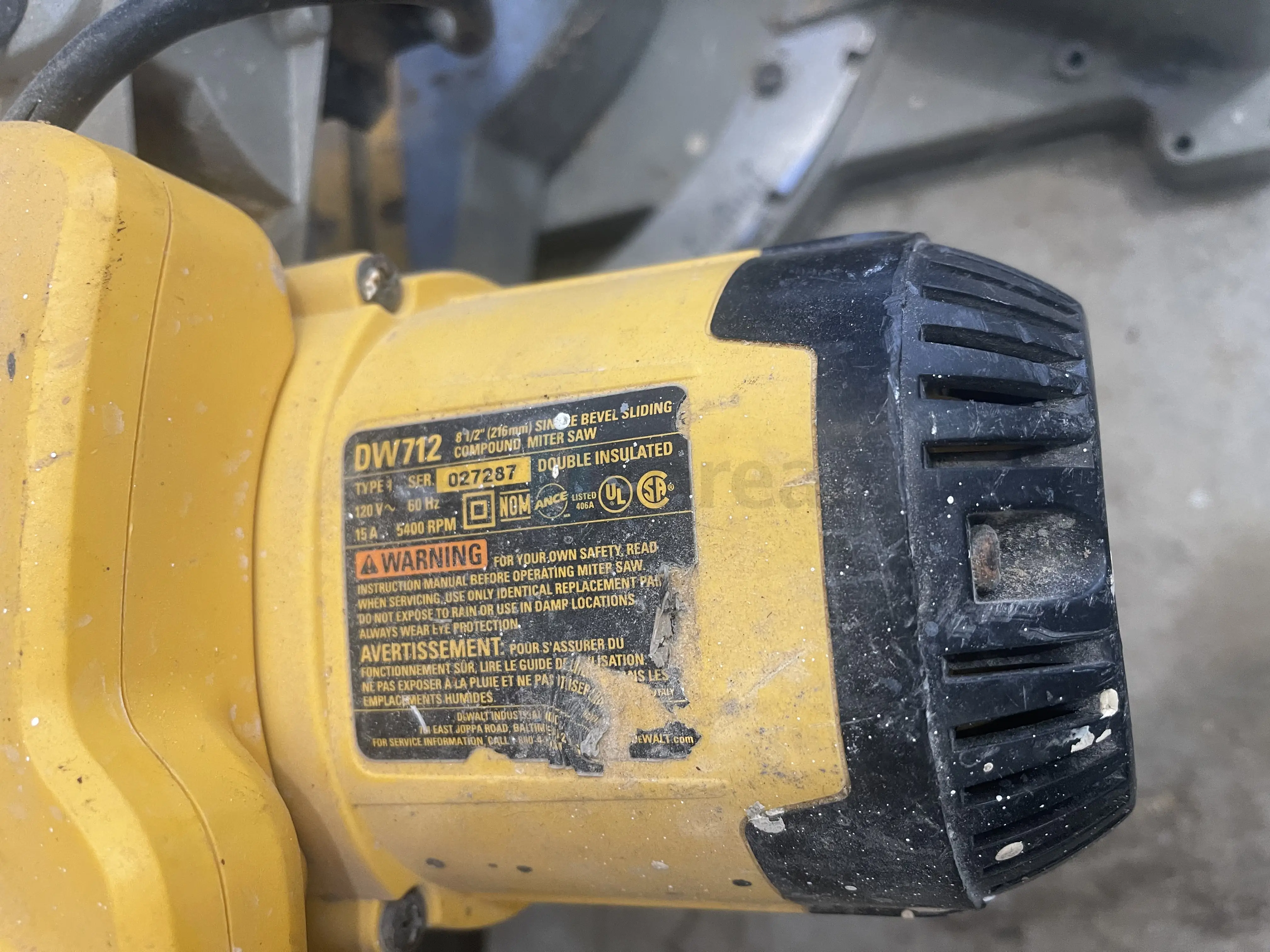 전기 톱 - DEWALT DW712 8-1/2-Inch Single-Bevel Sliding Compound Miter Saw