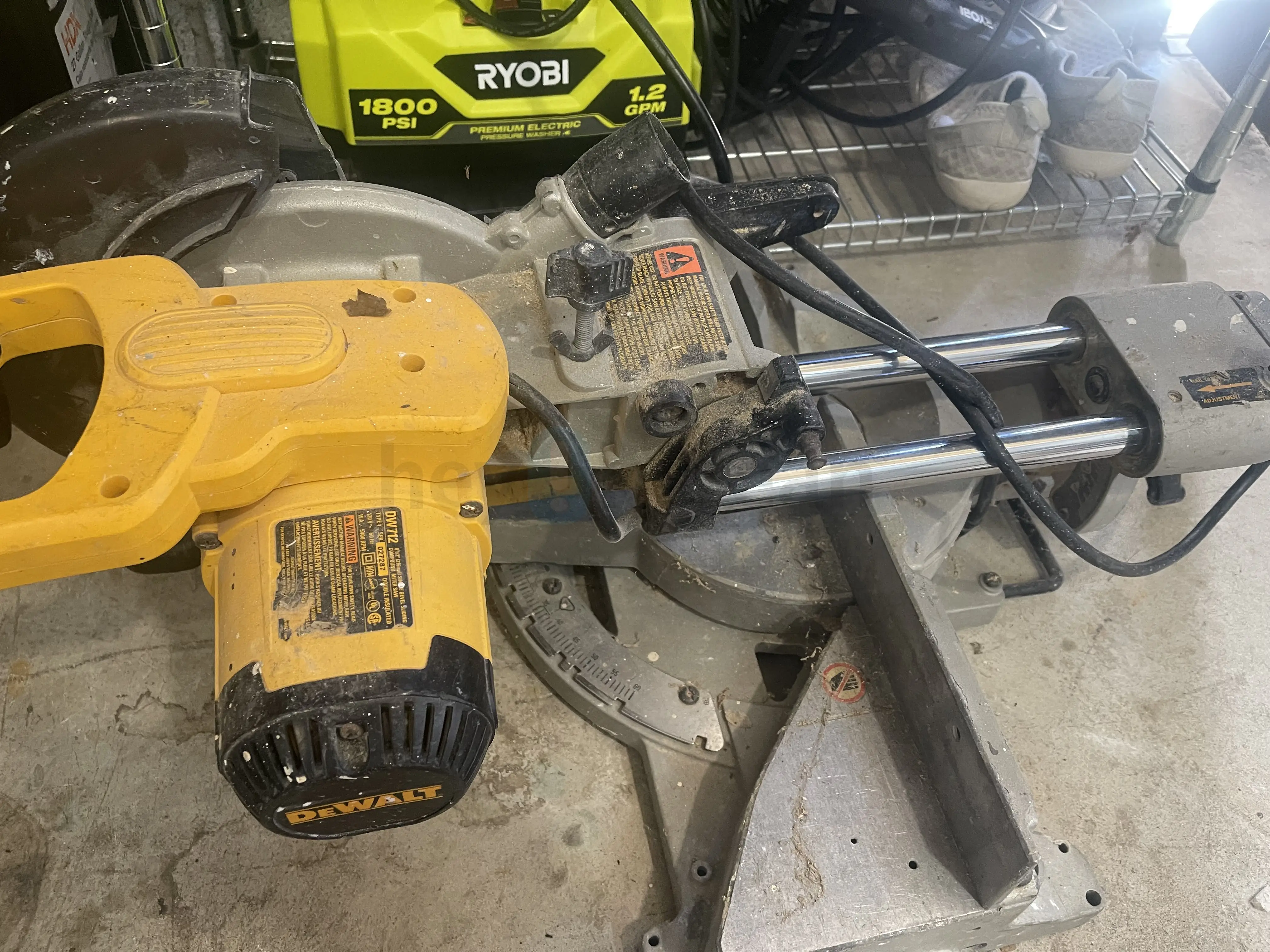 전기 톱 - DEWALT DW712 8-1/2-Inch Single-Bevel Sliding Compound Miter Saw