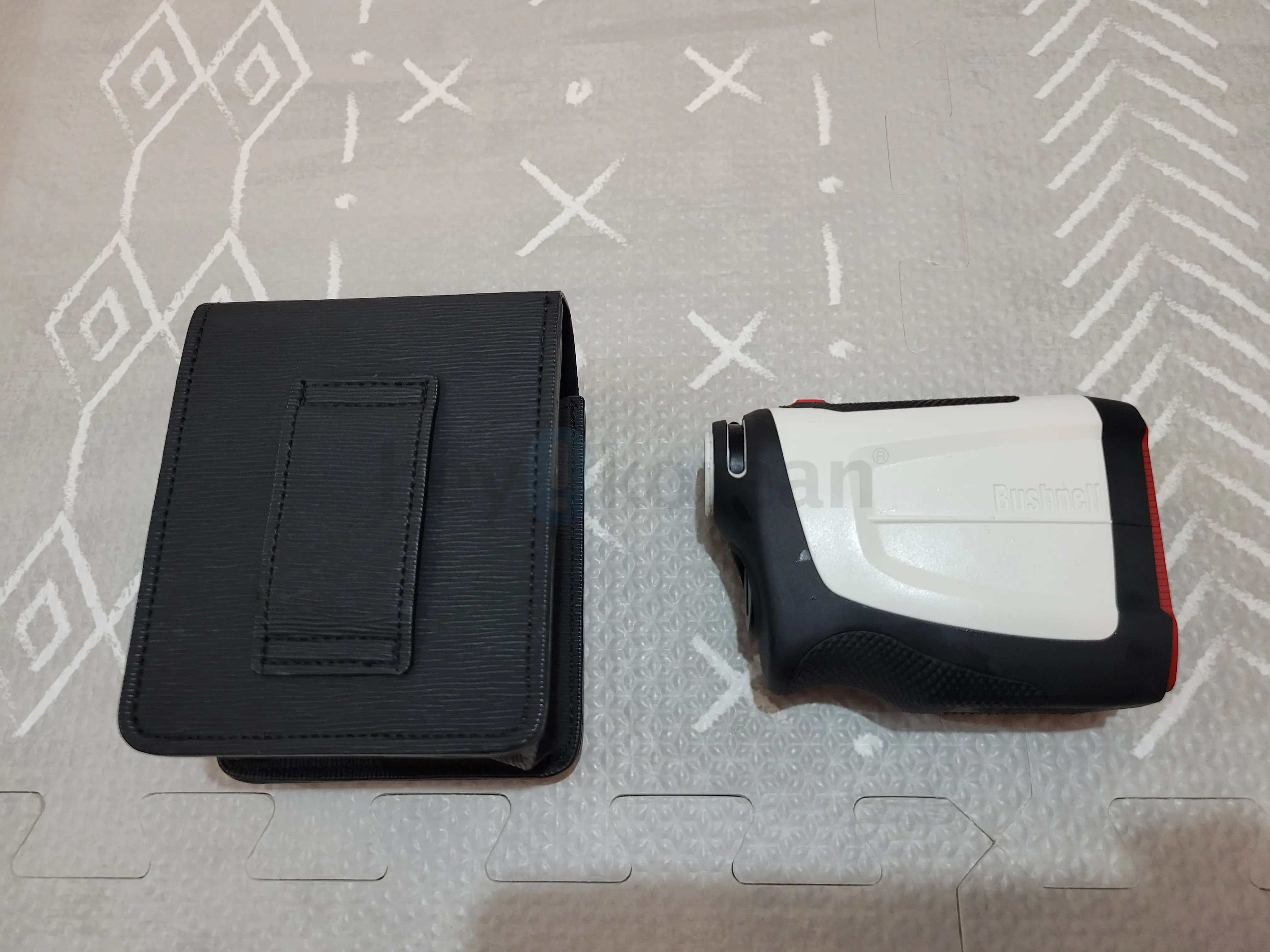 Bushnell Tour V4 slope + Titleist leather case