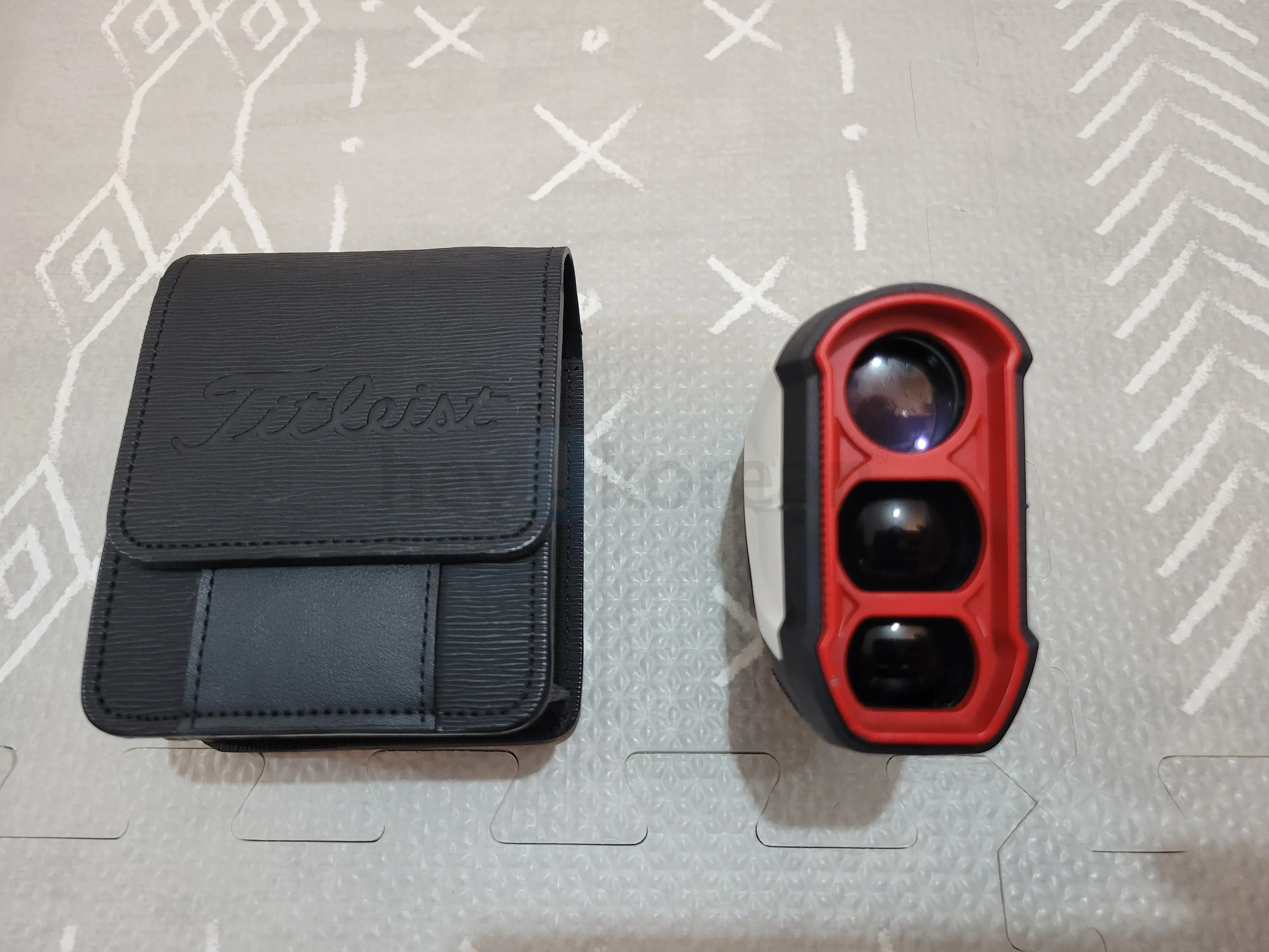 Bushnell Tour V4 slope + Titleist leather case