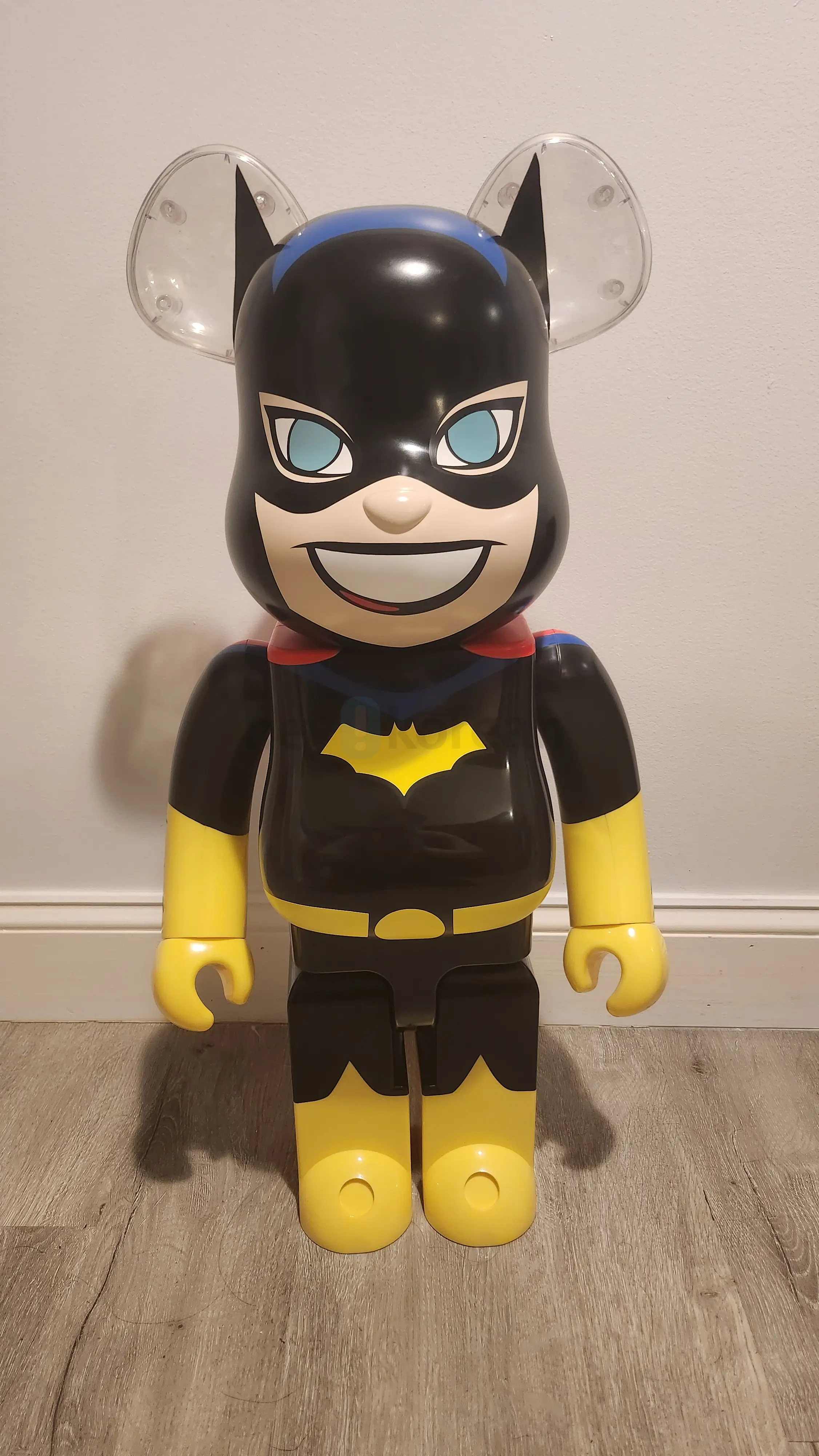 1000% Bearbrick Batgirl