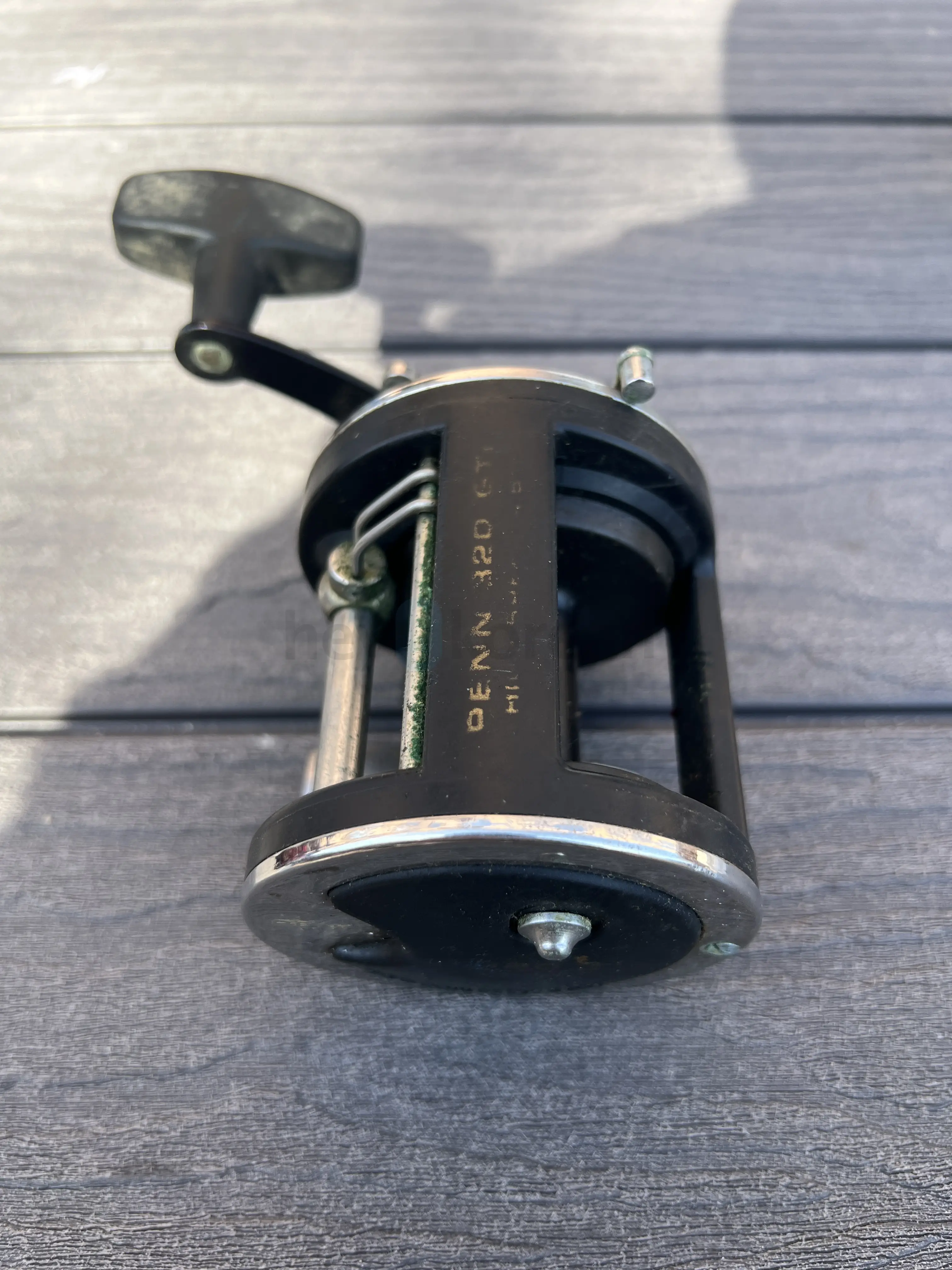 Penn 320 GT Graphite Fishing Reel