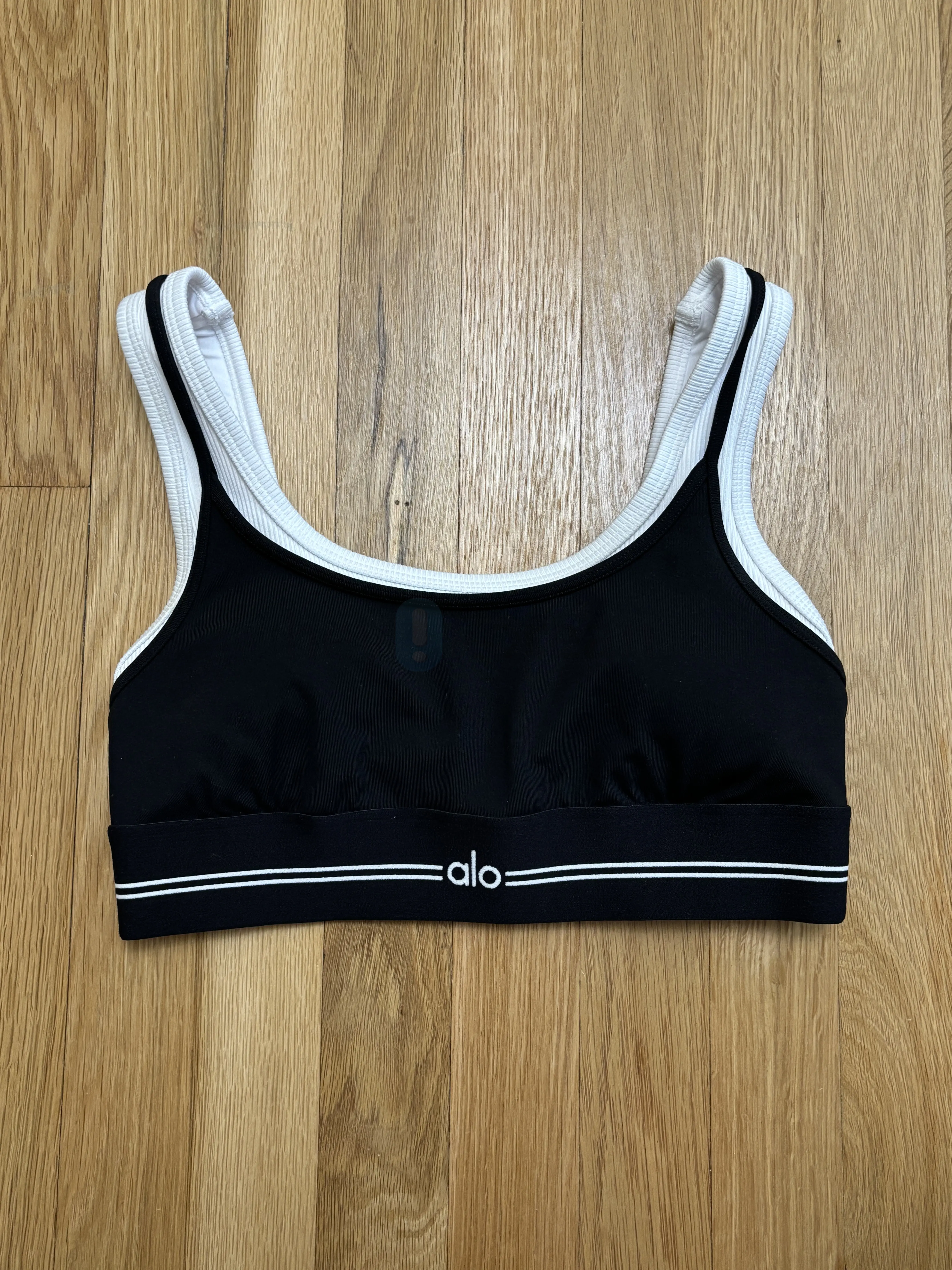 【ALO Yoga】Airbrush Better Together Bra ブラ トップ Airbrush Better Together Bra - Black/White | ALO