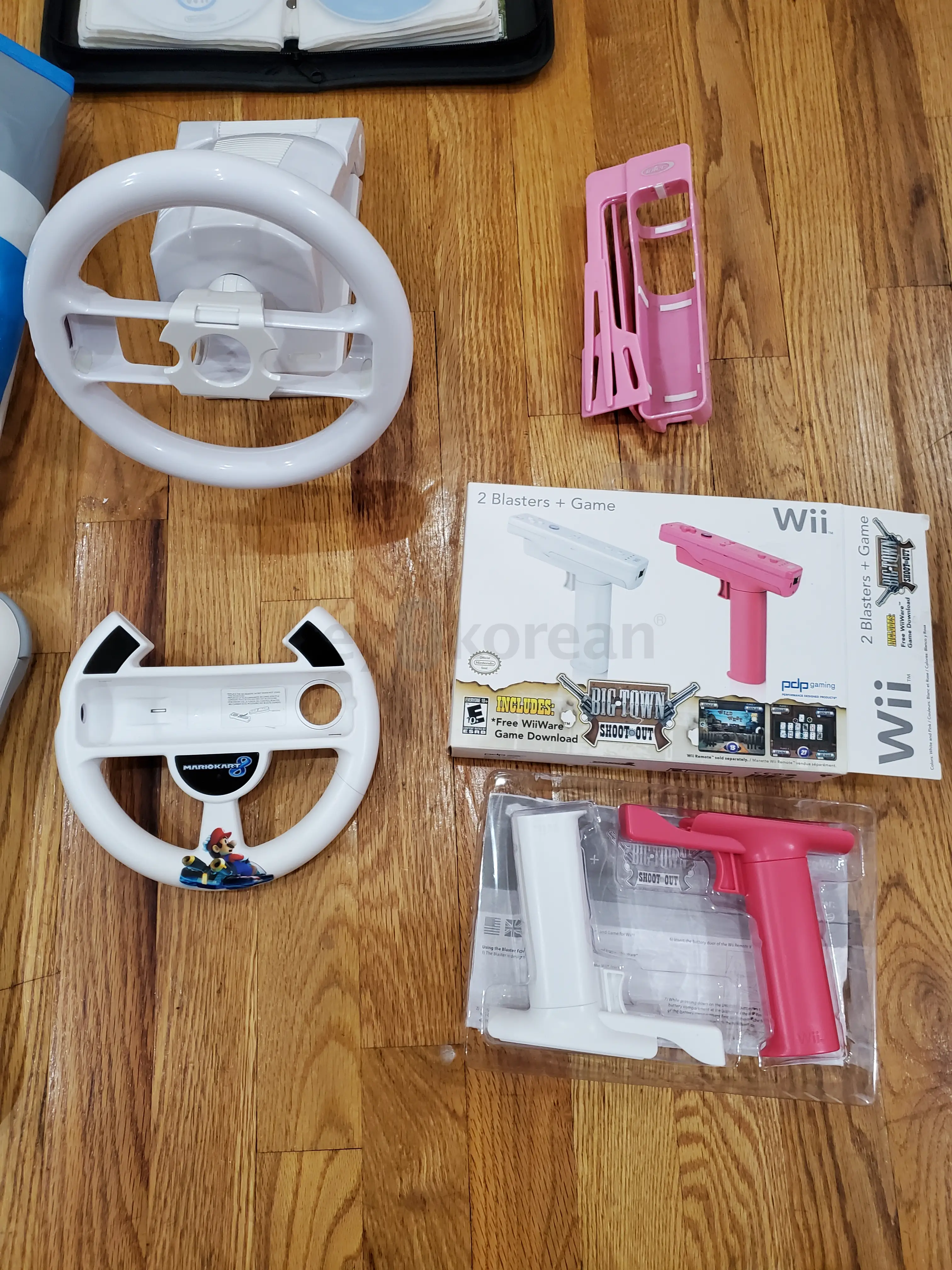 Nintendo wii console with lot of accessories(50games)