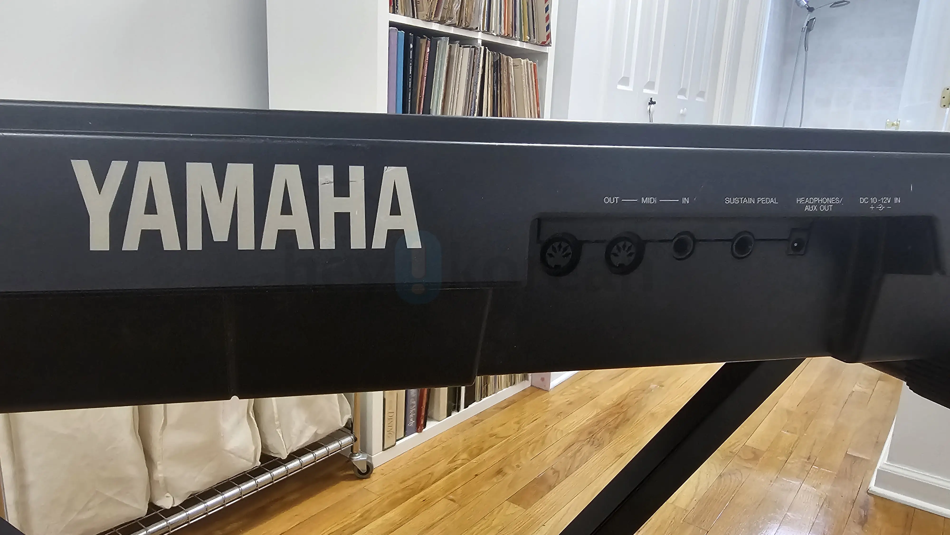 Yamaha Keyboard with stand