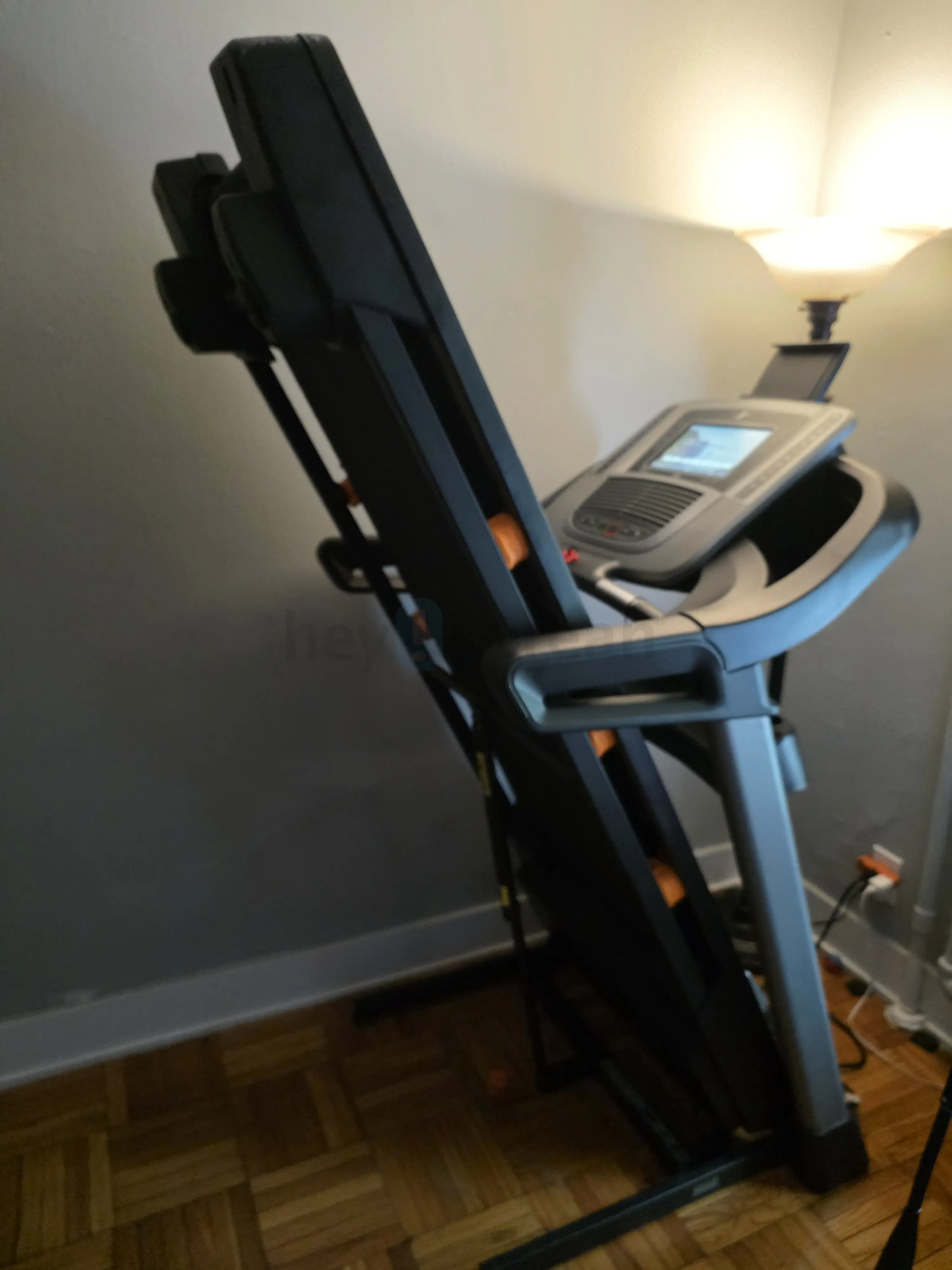 Nortictrack Treadmill/ Running machine - Nordic track 3.5 chp c1650 in Queens, NY