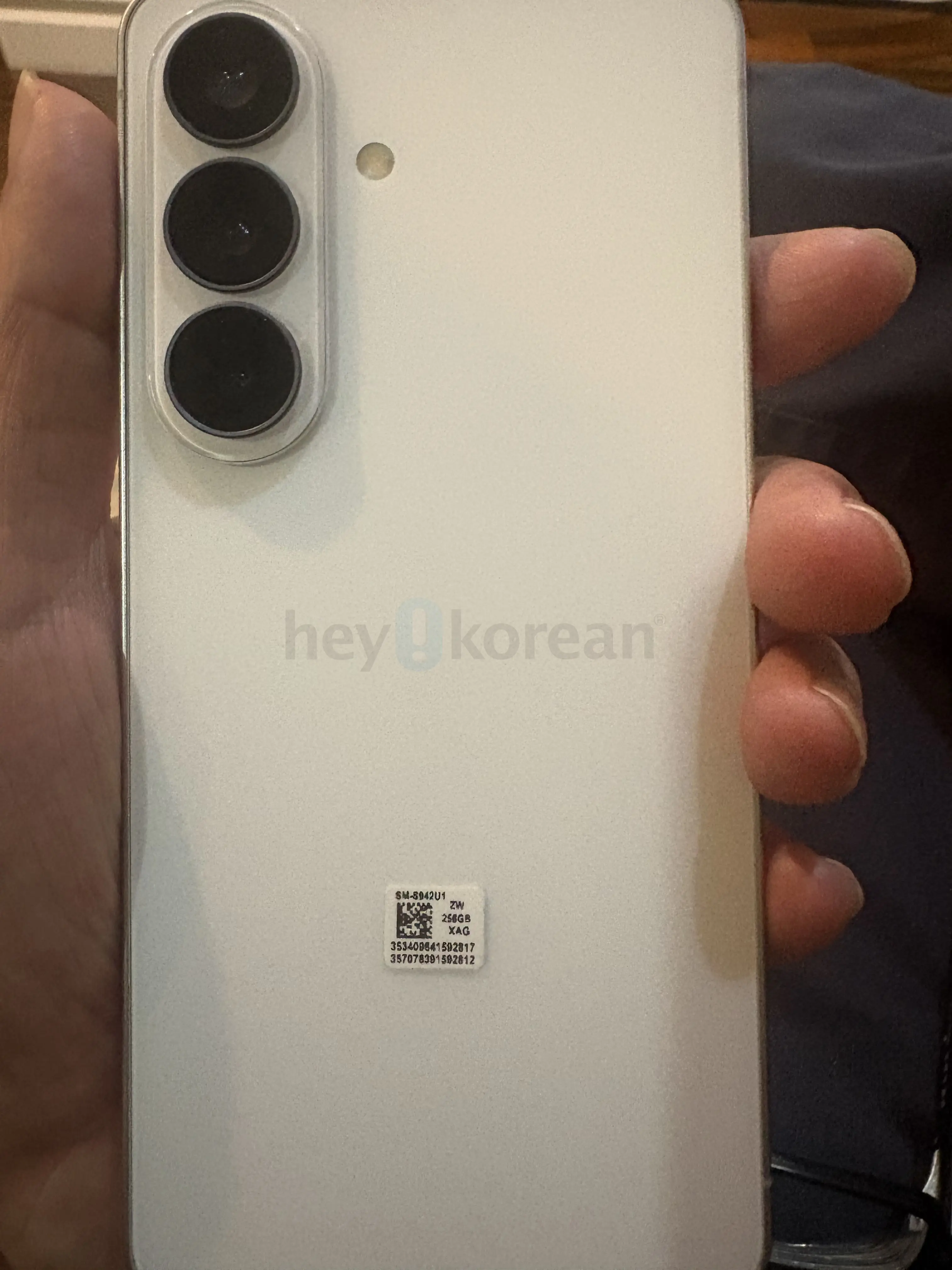 Samsung S26 cell phone